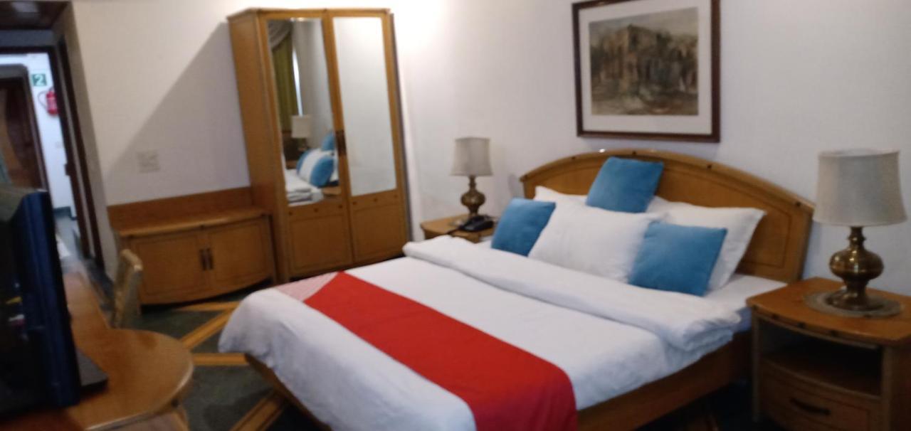 ホテル Fabexpress Kwality Regency Chandīgarh エクステリア 写真