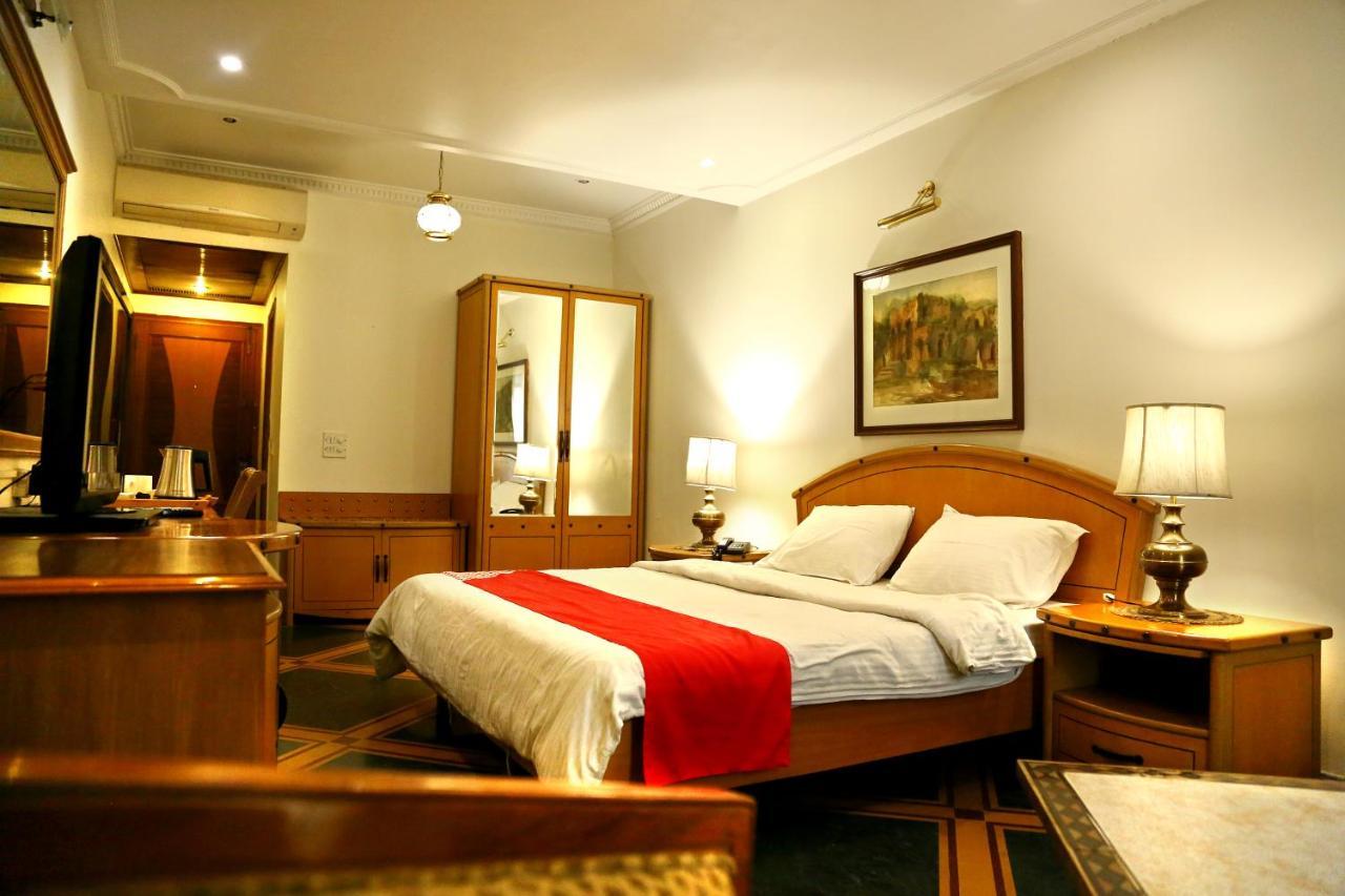 ホテル Fabexpress Kwality Regency Chandīgarh エクステリア 写真
