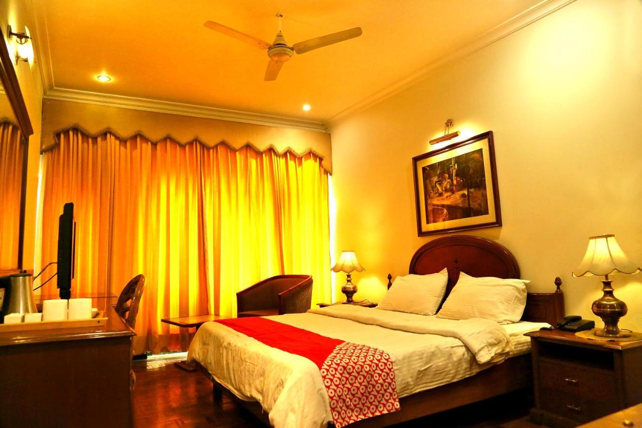 ホテル Fabexpress Kwality Regency Chandīgarh エクステリア 写真