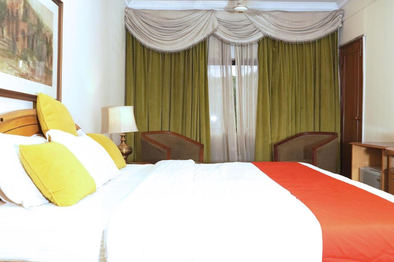 ホテル Fabexpress Kwality Regency Chandīgarh エクステリア 写真