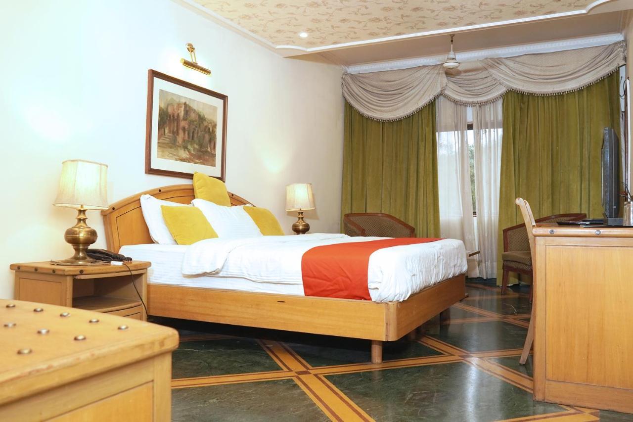 ホテル Fabexpress Kwality Regency Chandīgarh エクステリア 写真