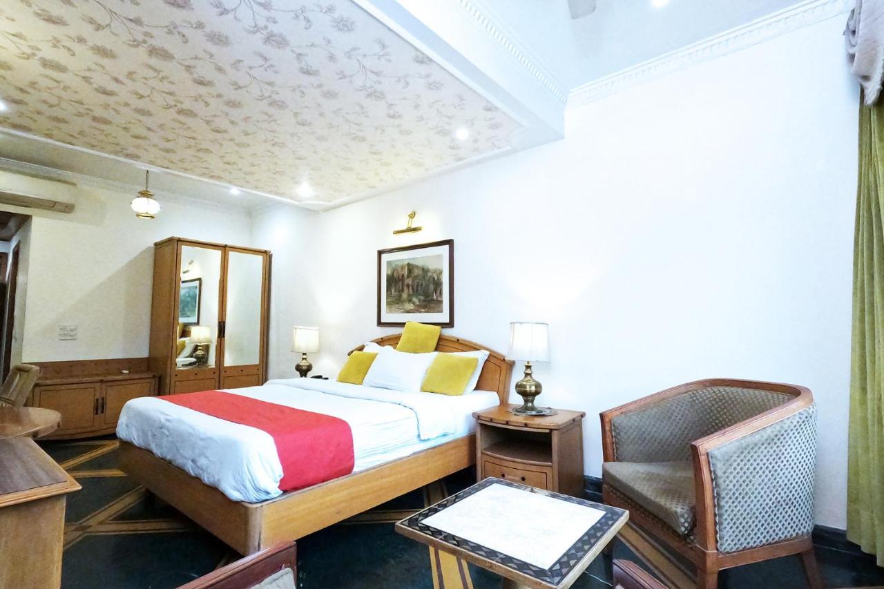 ホテル Fabexpress Kwality Regency Chandīgarh エクステリア 写真