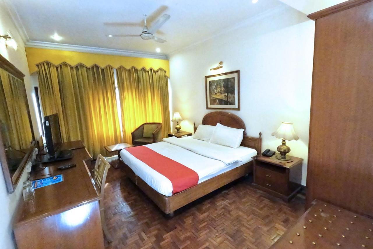 ホテル Fabexpress Kwality Regency Chandīgarh エクステリア 写真