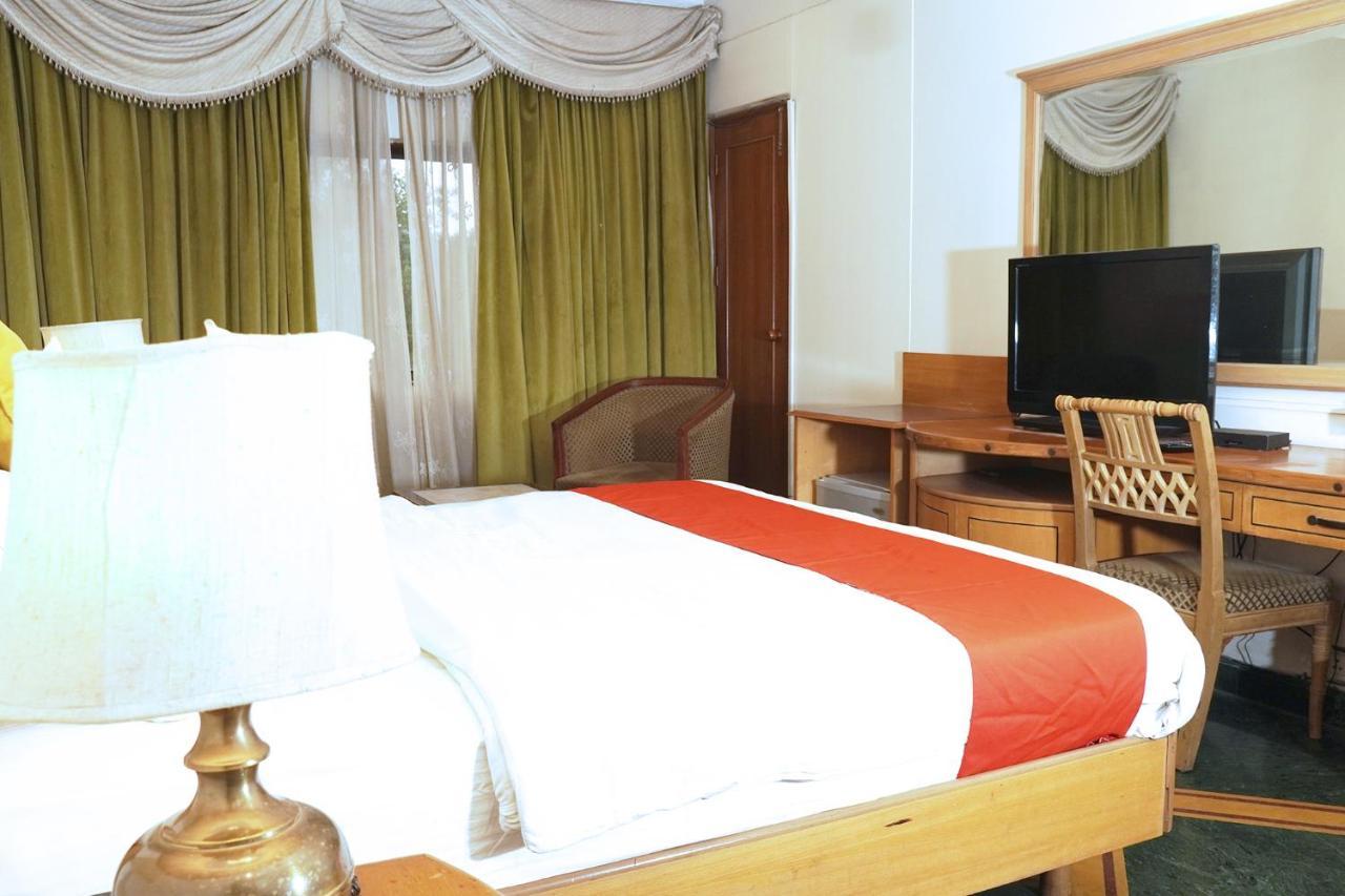 ホテル Fabexpress Kwality Regency Chandīgarh エクステリア 写真